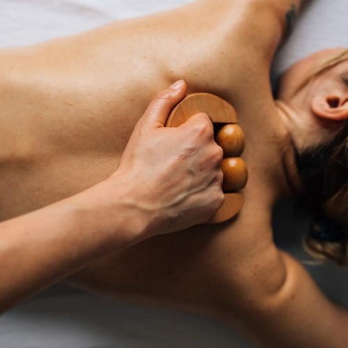 Strefa relaksu na konferencji: dlaczego masaż na eventach to hit branży mice?